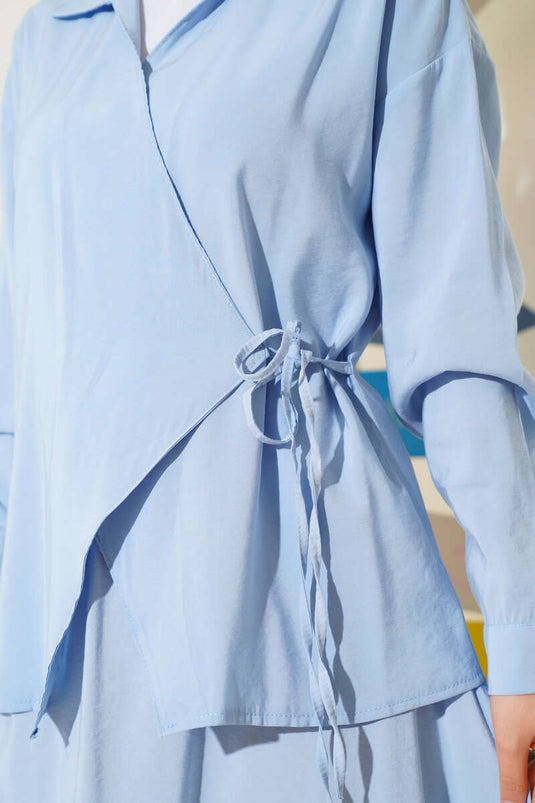 Conjunto de dos piezas con falda con lazo lateral, azul