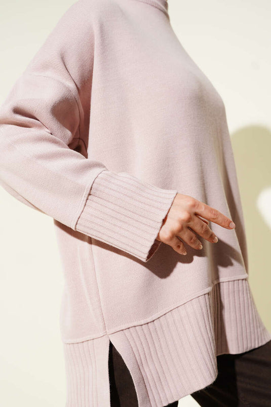 تونيك صوفي واسع بفتحة جانبية بلون بودرة