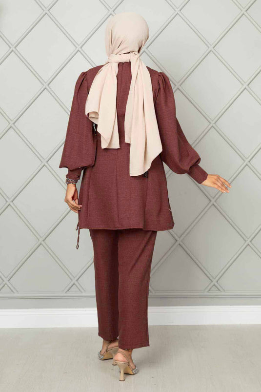 Abito in due pezzi con hijab in lino annodato lateralmente, rosso bordeaux