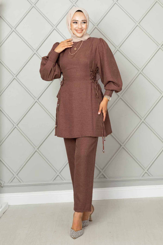 طقم حجاب من الكتان مكون من قطعتين مع رباط جانبي باللون البني