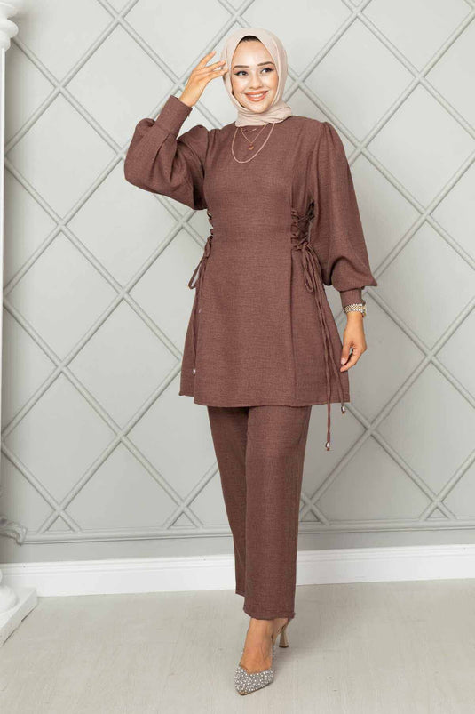 طقم حجاب من الكتان مكون من قطعتين مع رباط جانبي باللون البني