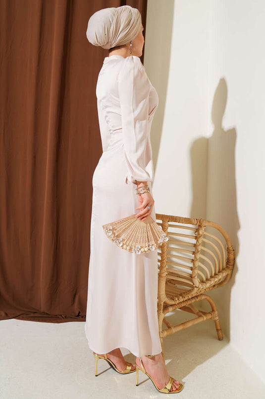 Satinkleid mit gekreuzten Seitenschnüren, Beige