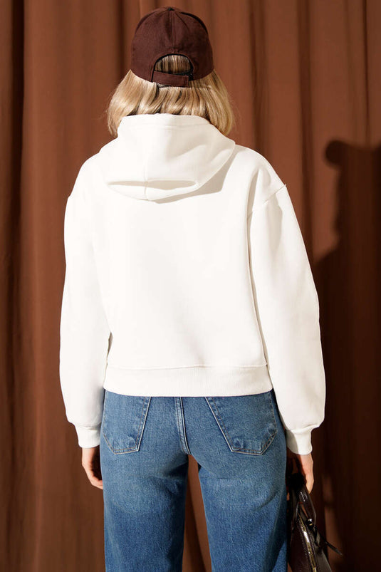 سويت شيرت من الصوف بأزرار جانبية، لون بيج فاتح