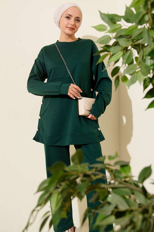 طقم مزدوج بخيطين مع أزرار جانبية زمردي