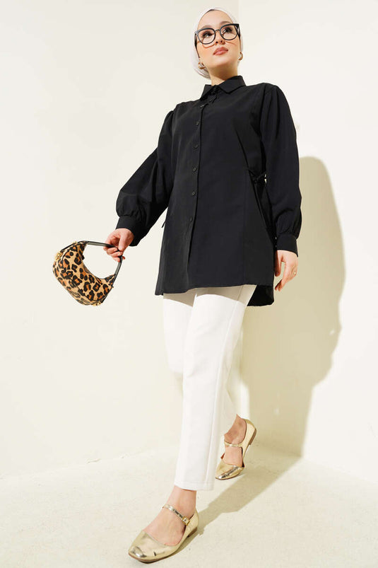 Chemise noire avec lien latéral