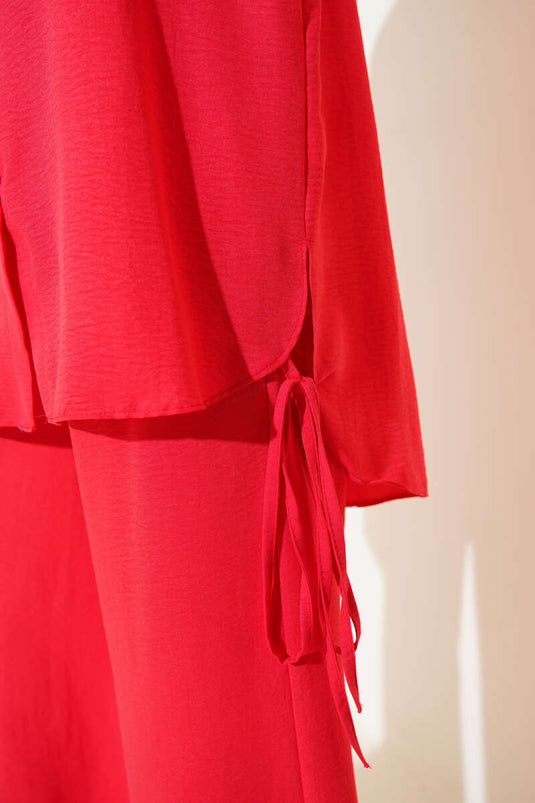 بدلة أليزارين مزدوجة مع تفاصيل حبل جانبي