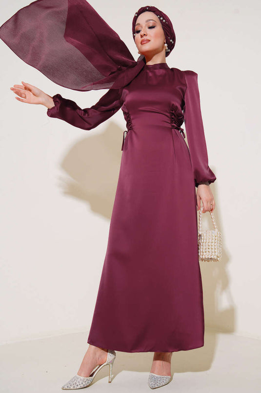 Robe en satin avec détails en corde sur le côté, bordeaux