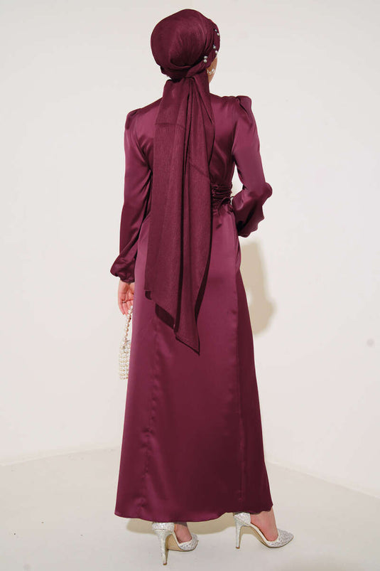Robe en satin avec détails en corde sur le côté, bordeaux