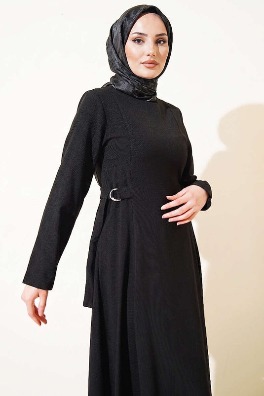 Robe plissée à pinces avec boucles sur les côtés, noire