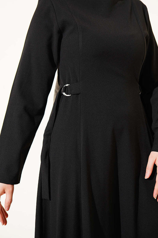 Robe plissée à pinces avec boucles sur les côtés, noire