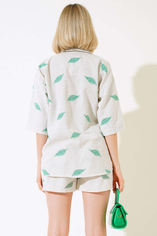 Ensemble deux pièces à motif de feuilles avec short vert