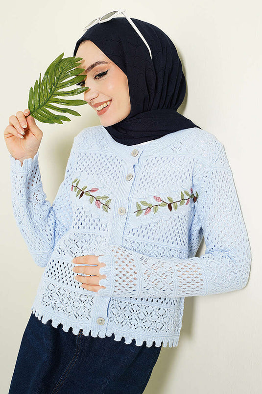 Cardigan court en tricot ajouré avec broderie Yaprak, bleu bébé
