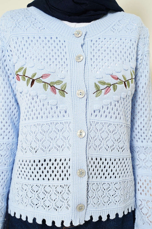 Cardigan court en tricot ajouré avec broderie Yaprak, bleu bébé