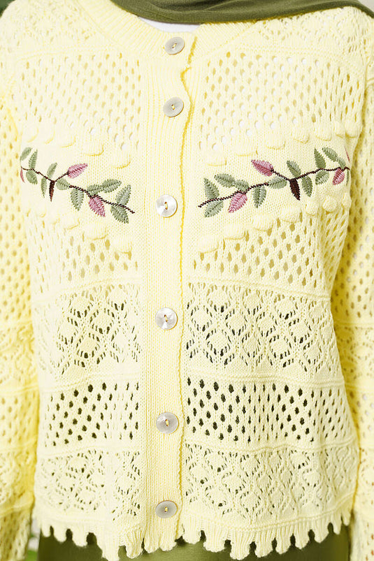 Cardigan corto in maglia traforata con ricamo a foglia giallo