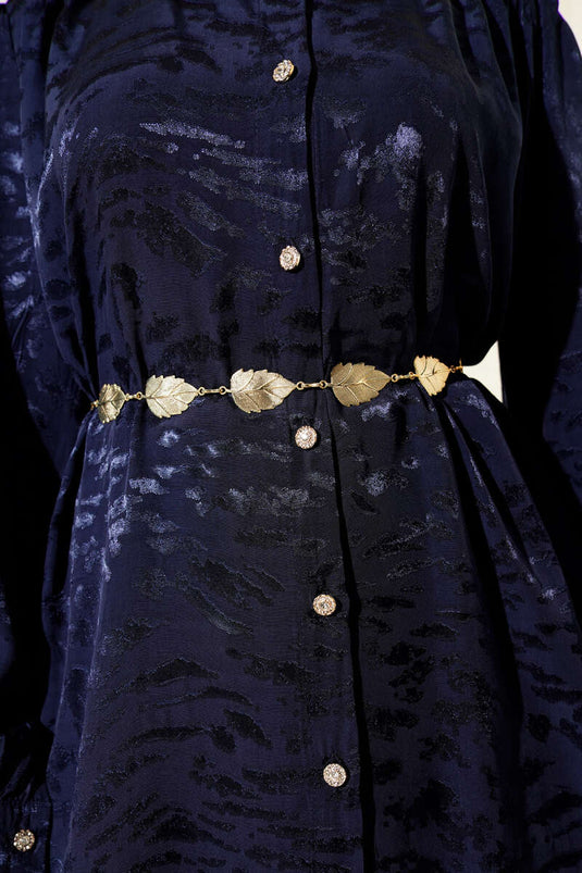 Ceinture chaîne dorée avec pendentif feuille