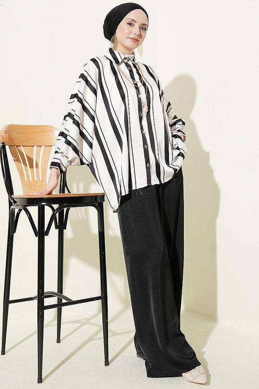 Zwarte Satijnen Shirt Met Asymmetrische Strepen En Batwing Mouwen