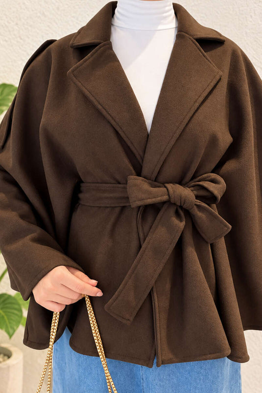 Cappotto Poncho Marrone Con Maniche A Pipistrello E Dettaglio A Nodi