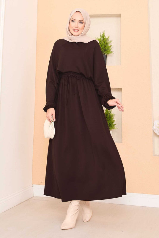 Ensemble hijab avec jupe courte à manches chauve-souris et col marron