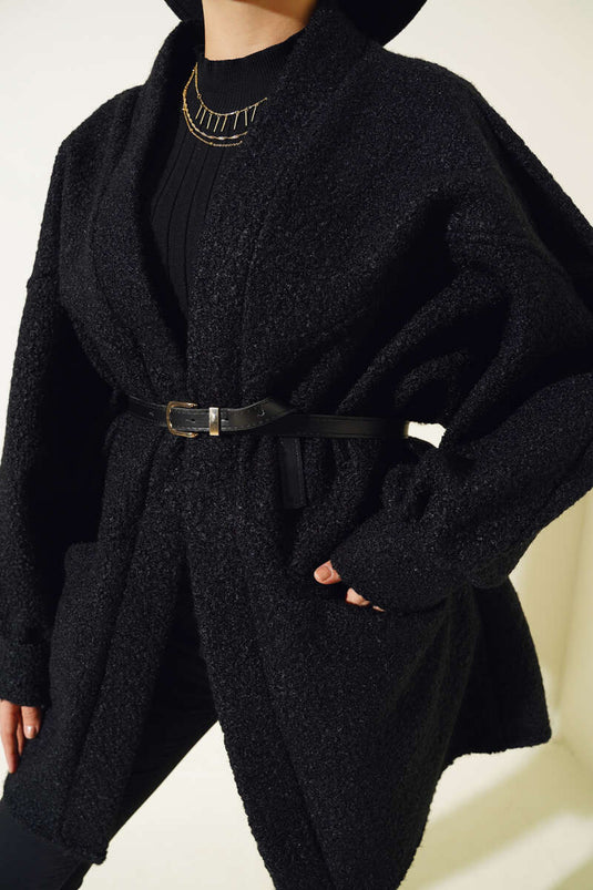 Veste bouclée ceinturée à manches chauve-souris noire