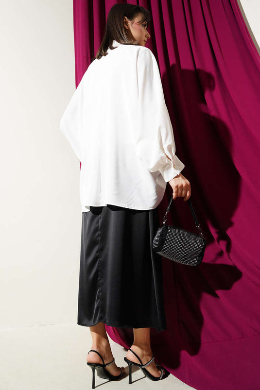 قميص واسع بياقة على شكل فراشة أبيض