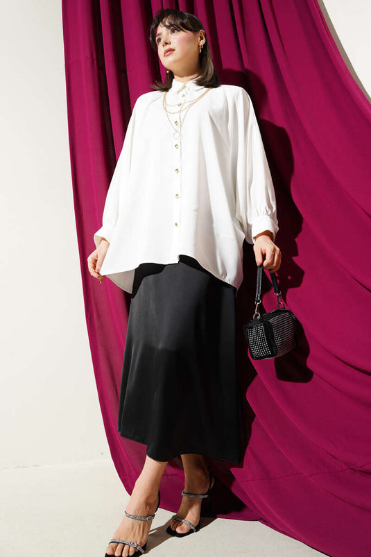 قميص واسع بياقة على شكل فراشة أبيض