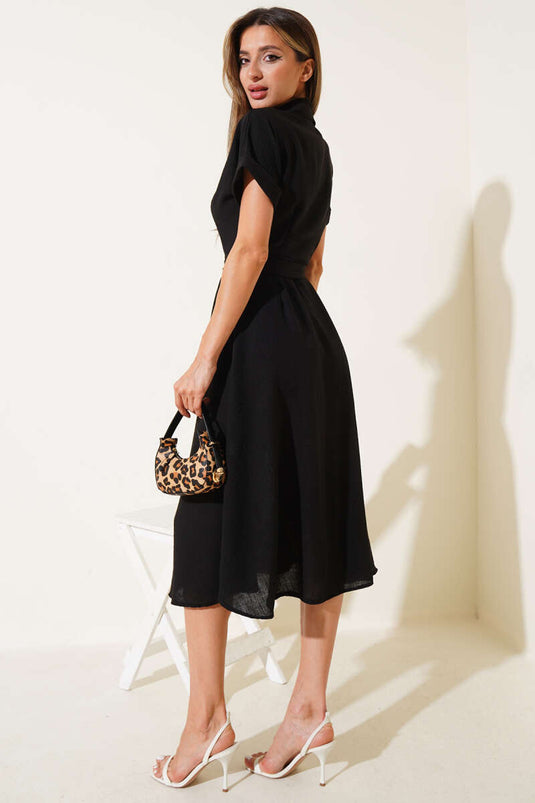 Robe noire à manches chauve-souris et ceinture