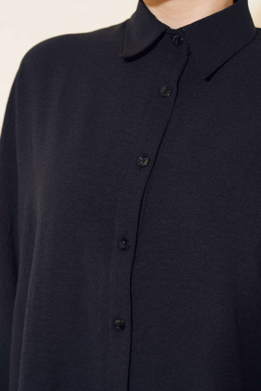 بدلة مزدوجة بأكمام الخفافيش وأزرار باللون الأسود