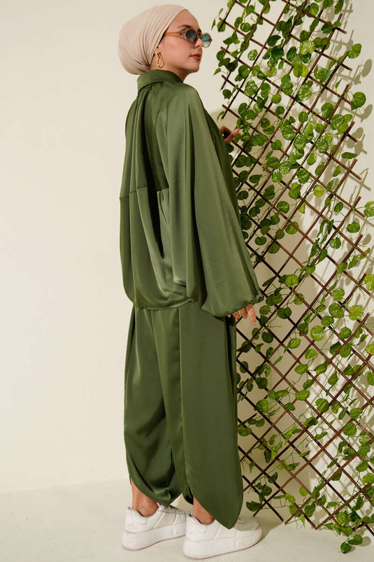 Costume deux pièces ample en satin à manches chauve-souris kaki