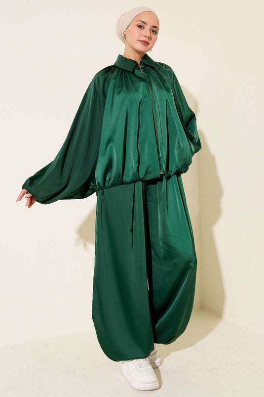 Costume deux pièces ample en satin à manches chauve-souris vert émeraude