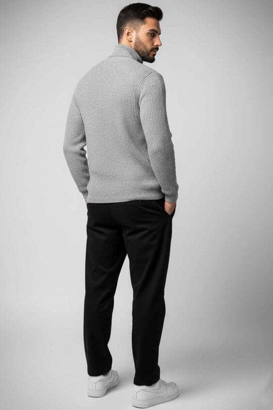 كنزة رجالية رمادية محبوكة بنصف ياقة عالية