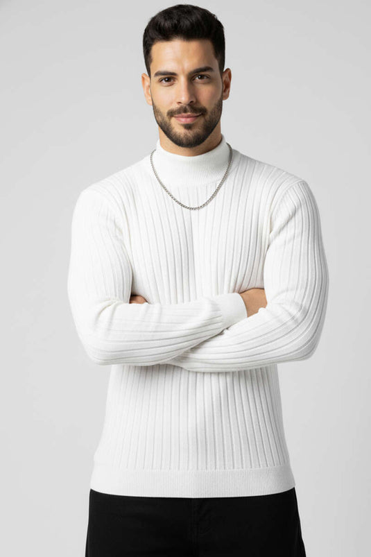 كنزة رجالية بيضاء بياقة نصف مدورة مضلعة