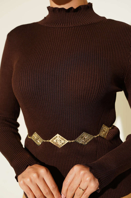 سترة بنية اللون بياقة مدورة نصفية