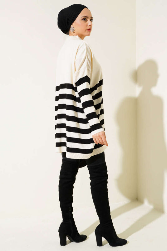 Tunique beige à rayures, col montant et maille ample
