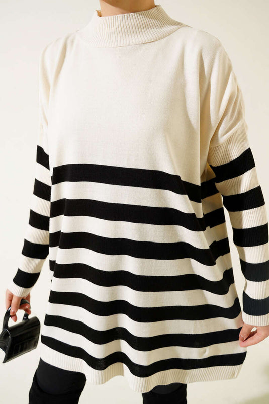 تونيك مخطط فضفاض محبوك بنصف رقبة باللون البيج