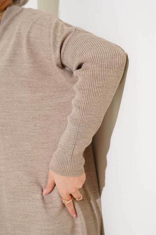 Tunique en maille à col roulé mi-long et manches côtelées, couleur vison