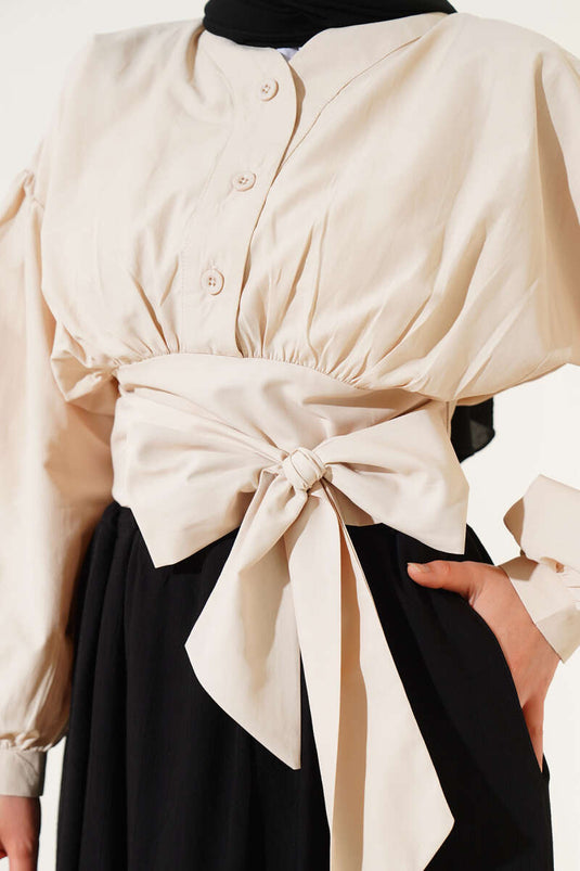 Halbgeknöpftes Hemd mit Krawatte Beige