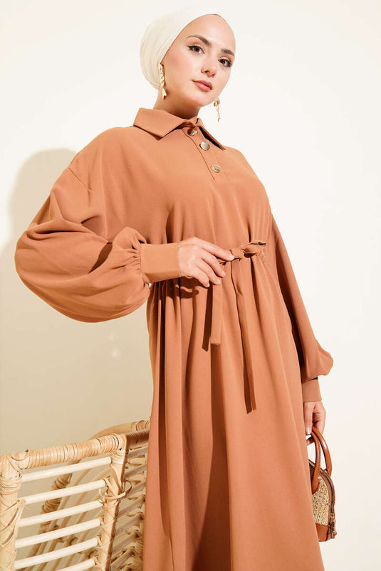 Tunnelkleid mit halbgeknöpfter Taille in Hellbraun