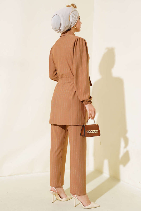 Yarım Düğmeli Çizgili İkili Takım Camel