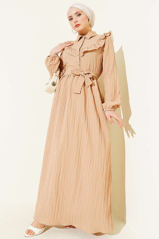 Robe froncée en crinkle à demi-boutons beige