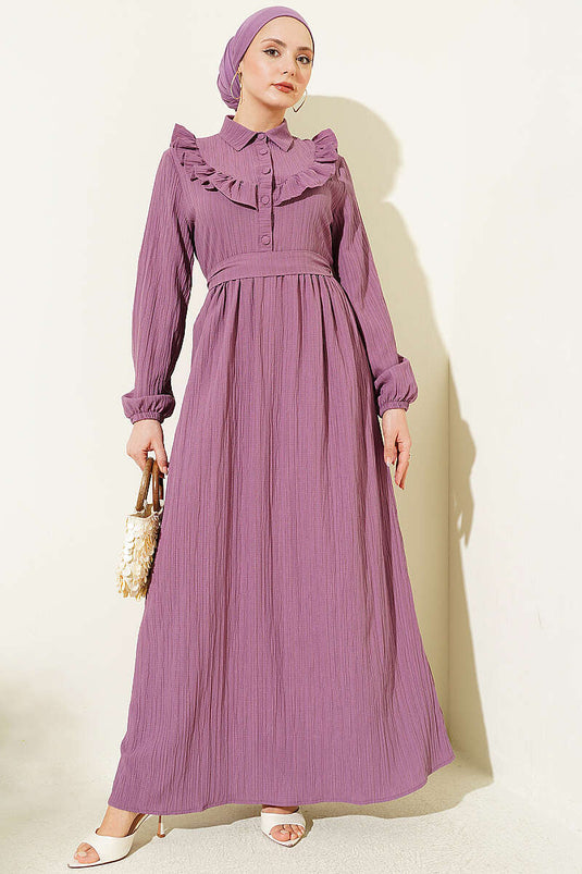 Robe en crêpe froissé lilas avec volants et demi-boutons