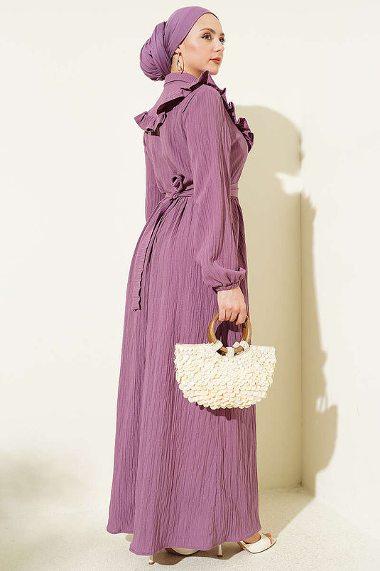 Robe en crêpe froissé lilas avec volants et demi-boutons