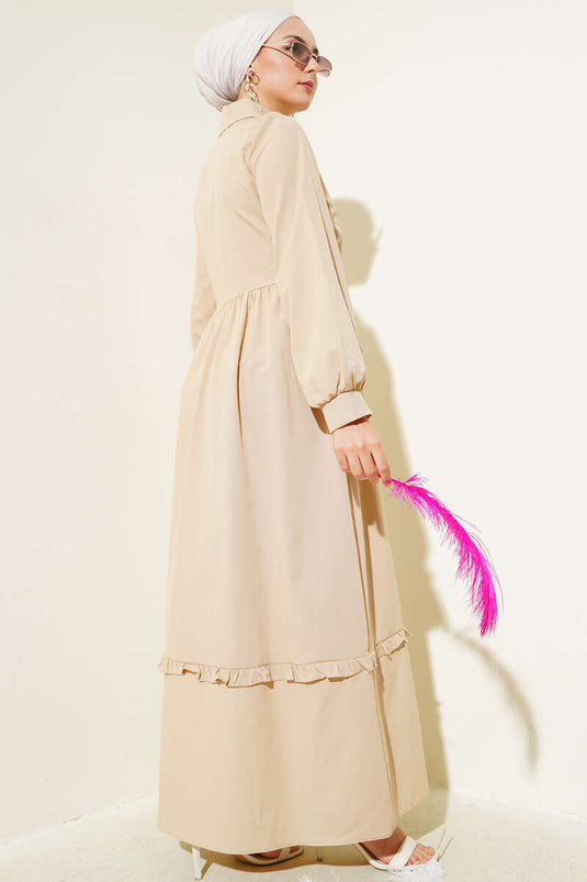 Halbgeknöpftes Kleid mit Rüschen und seitlicher Schnürung Beige