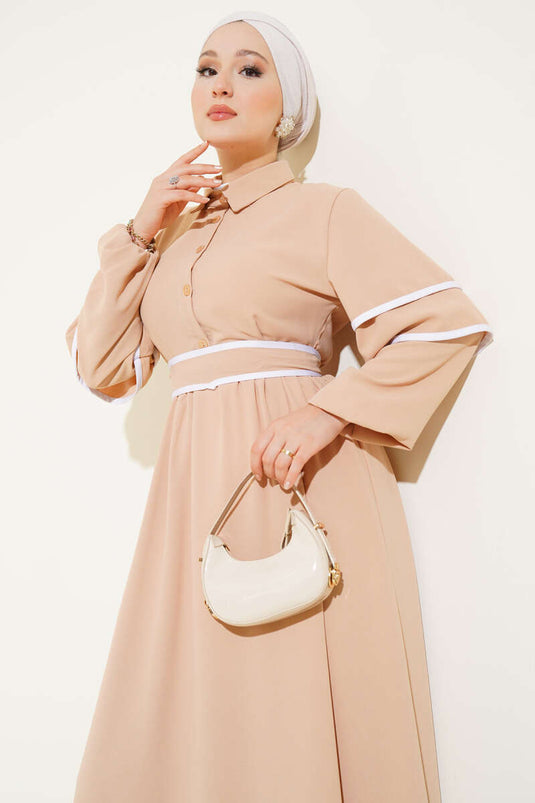 Yarım Düğmeli Garnili Kuşaklı Elbise Bej