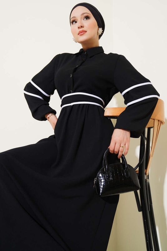 Halbgeknöpftes Kleid mit Garn und Gürtel in Schwarz