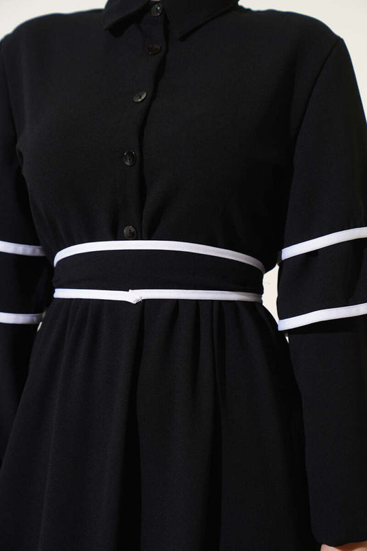 Halbgeknöpftes Kleid mit Garn und Gürtel in Schwarz