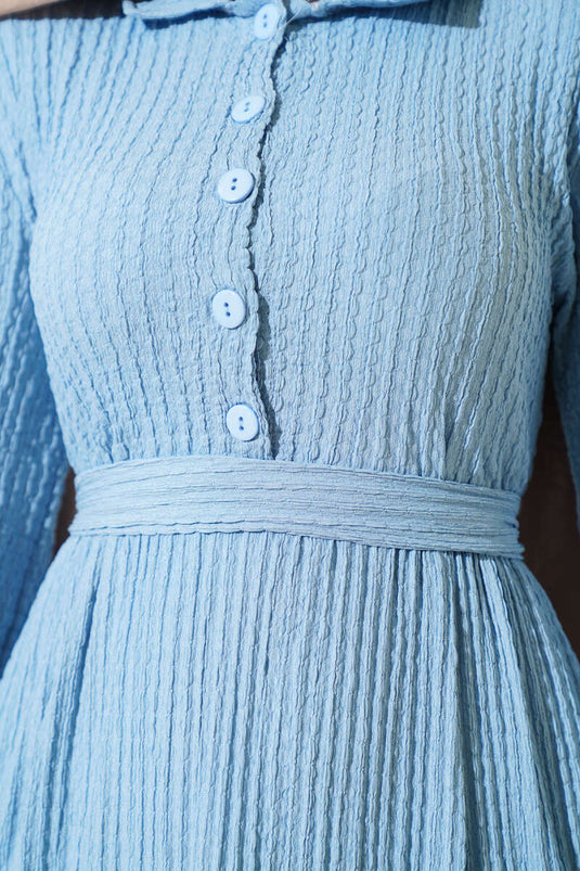 Robe gaufrée à demi-boutons bleue