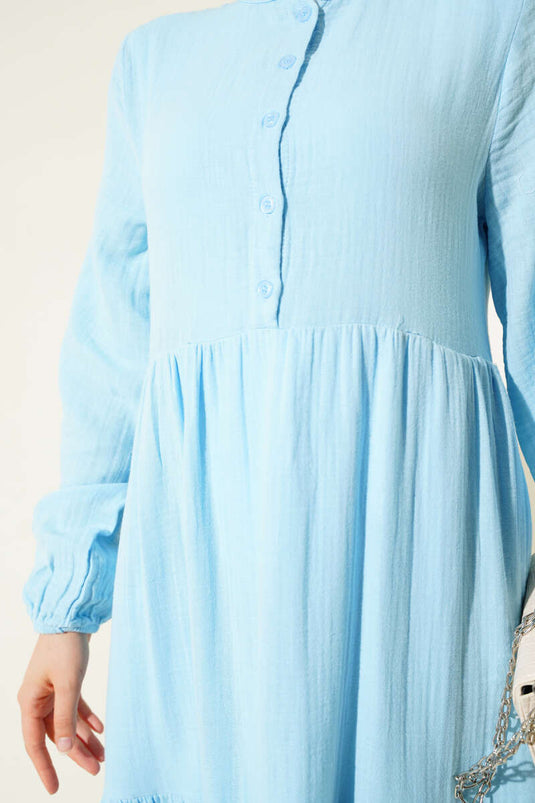 Halbgeknöpftes Musselinkleid mit Stehkragen Blau