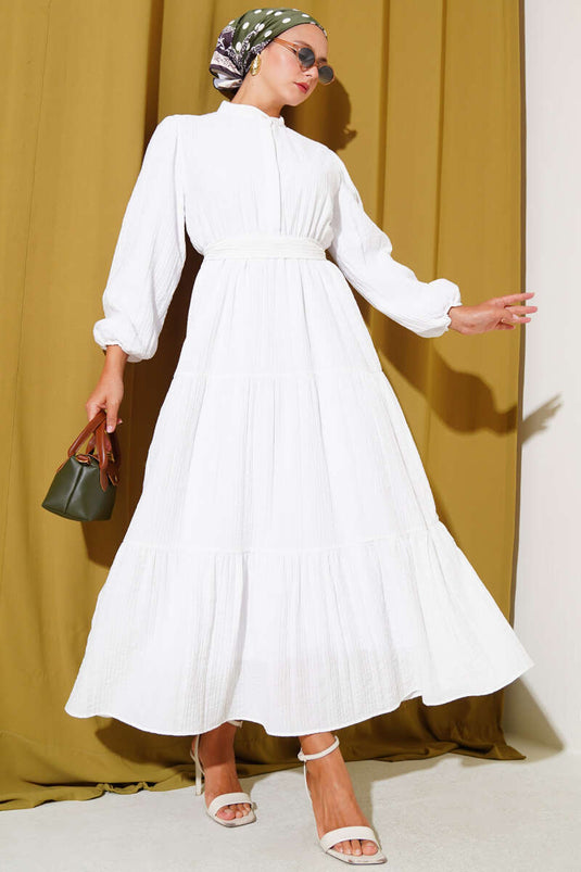 Abito in seersucker a strati con bottoni a metà bianco