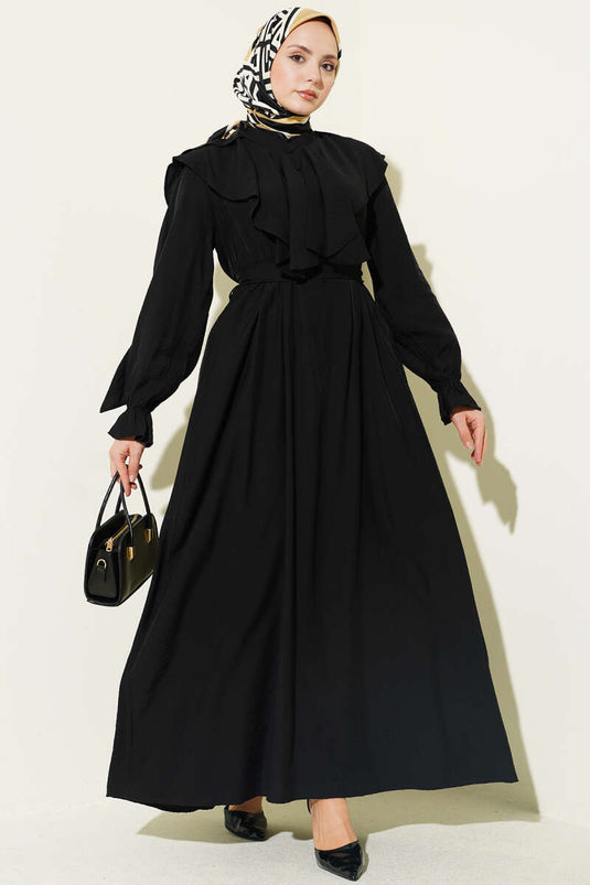 Robe noire à volants avec ceinture et demi-boutons