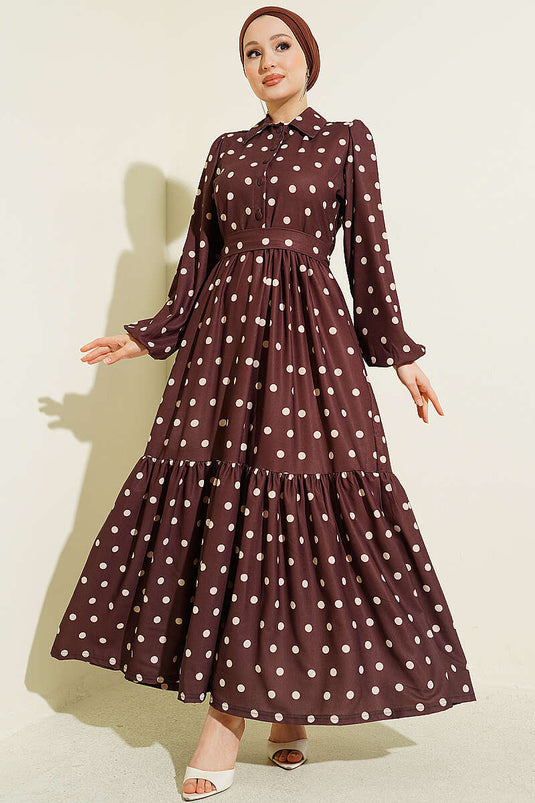Halbknöpfiges gepunktetes Kleid in Braun